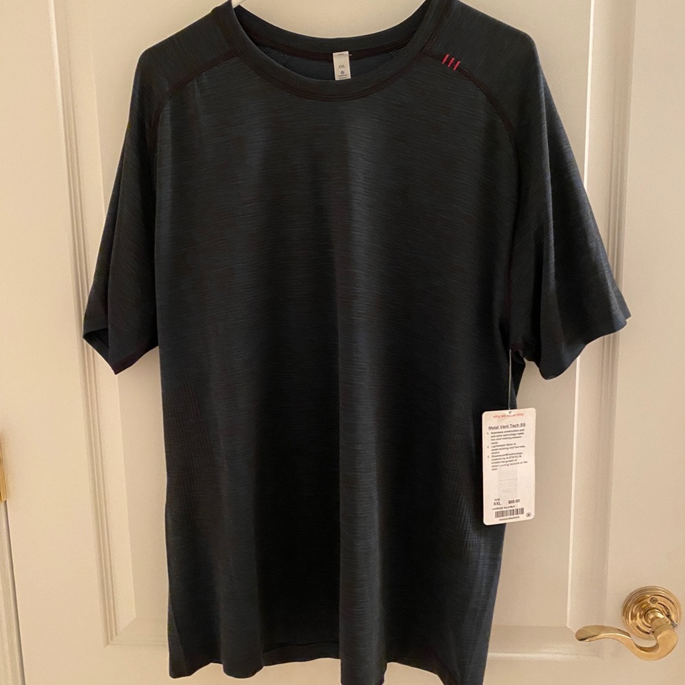 Metal vent tech ss LULULEMON men’s top NWT